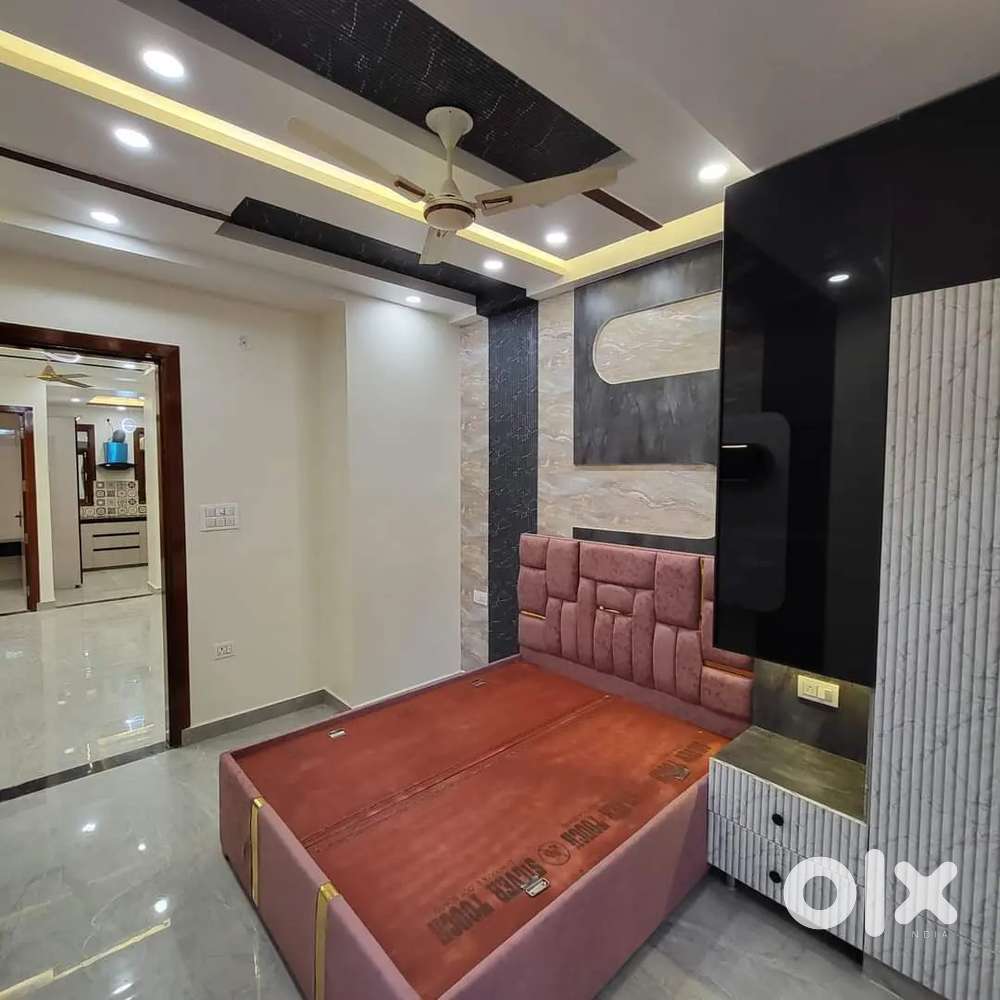 2bhk flat ready t move premium location negotiable price gated society