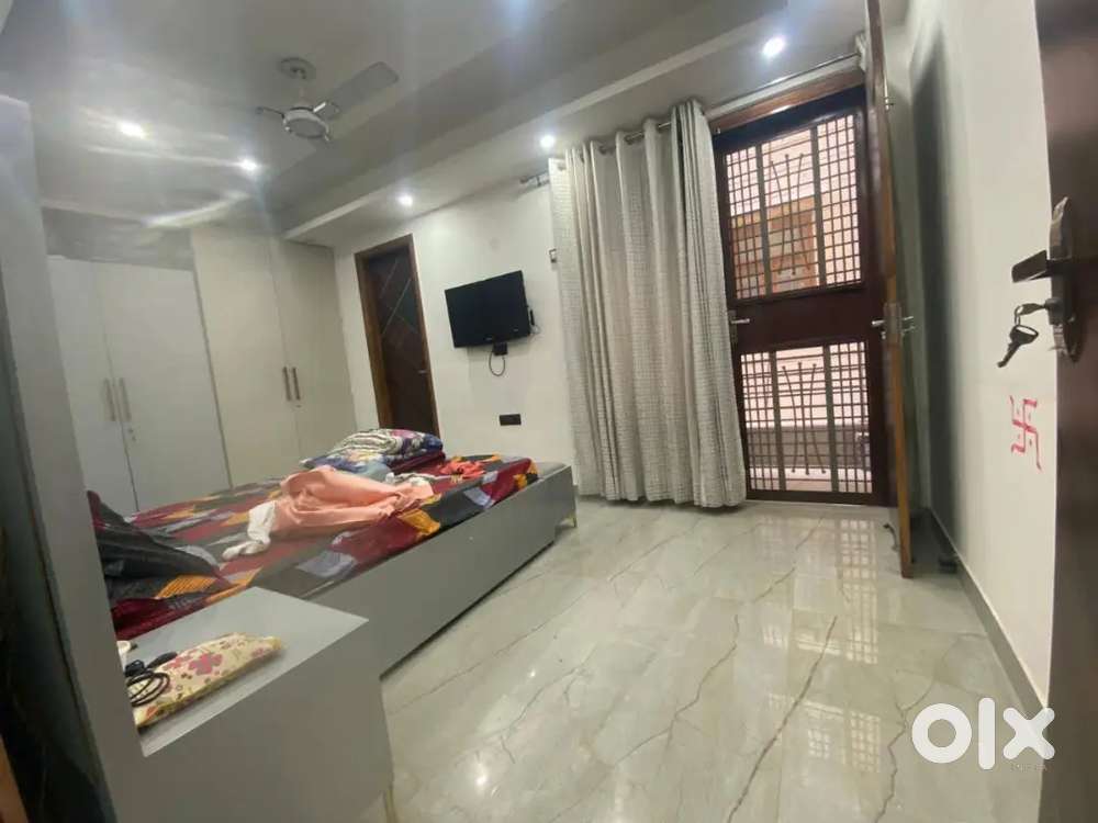 Only working female ( not student)