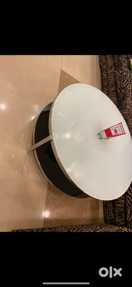 Round glass table 4*4ft