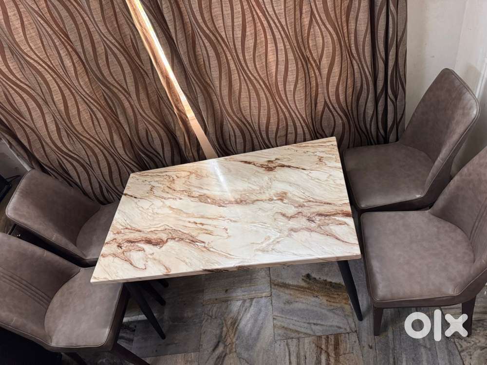 Metal Dining table for sale in mira road.