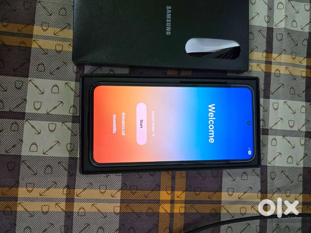 Samsung Galaxy S23 5G Green 128GB  1 year old