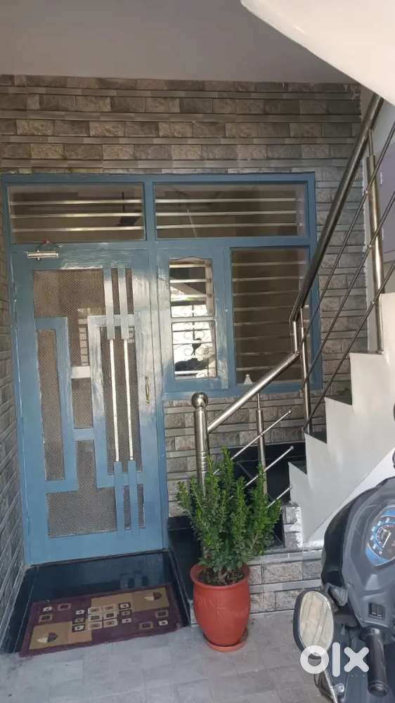 2 BHK kothi ground floor available for rent