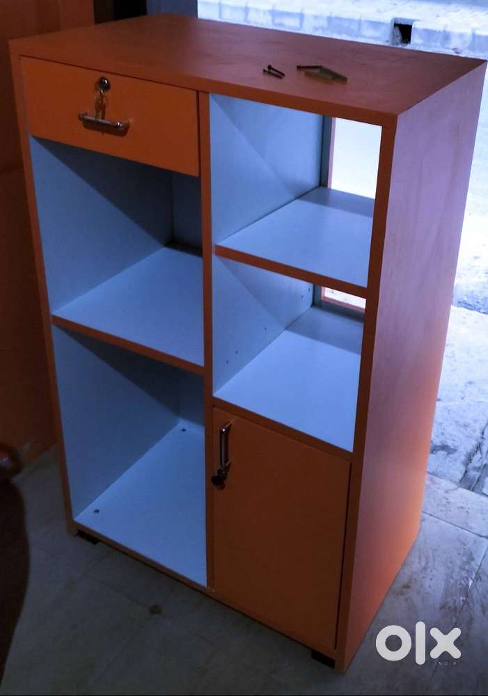 Display showcase and cash table