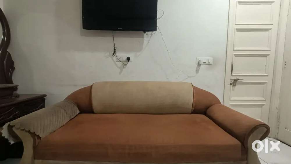 Sofa 5 Seater and Centre Table
