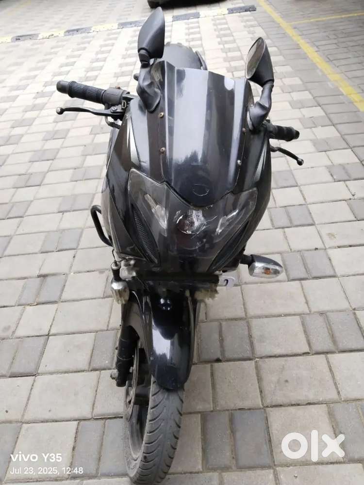 BAJAJ PULSAR 220F