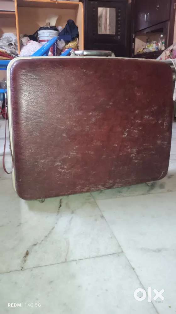 Travel suit case for sale