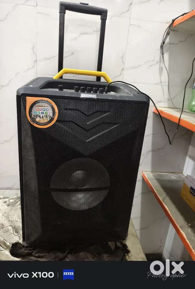 Multifunction charging Speaker