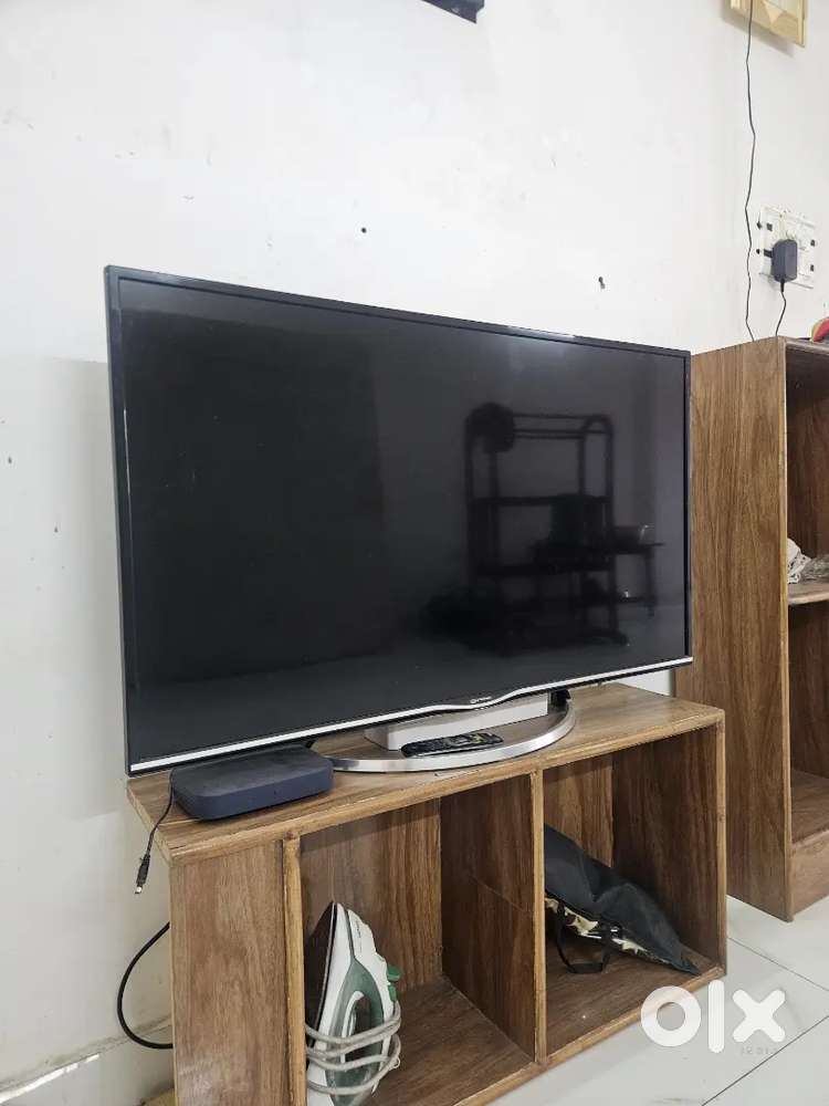 Micromax 43 inch smart TV with wooden unit