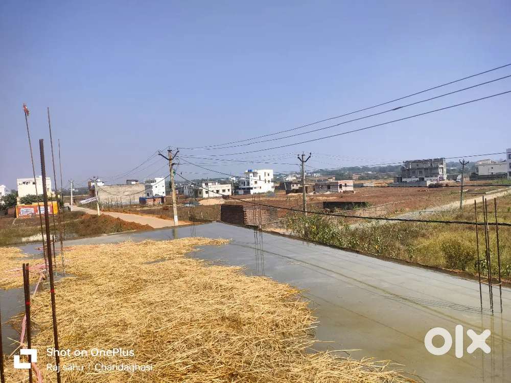 4 lane on road shop/godown