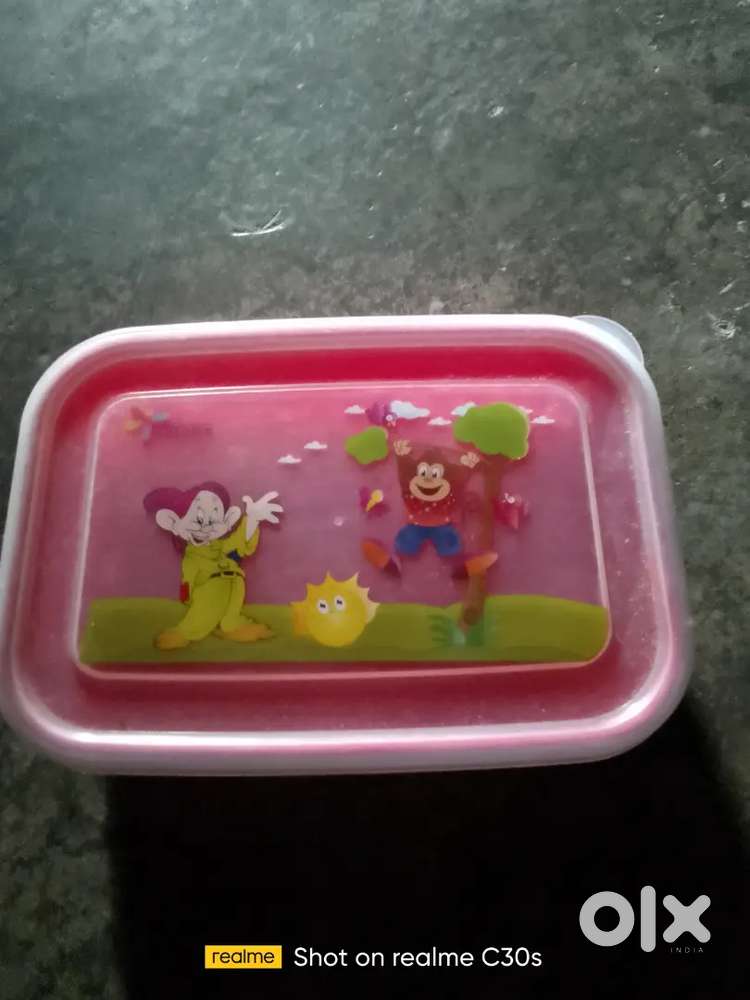 Winner brand Best lunch box for kids in red colour