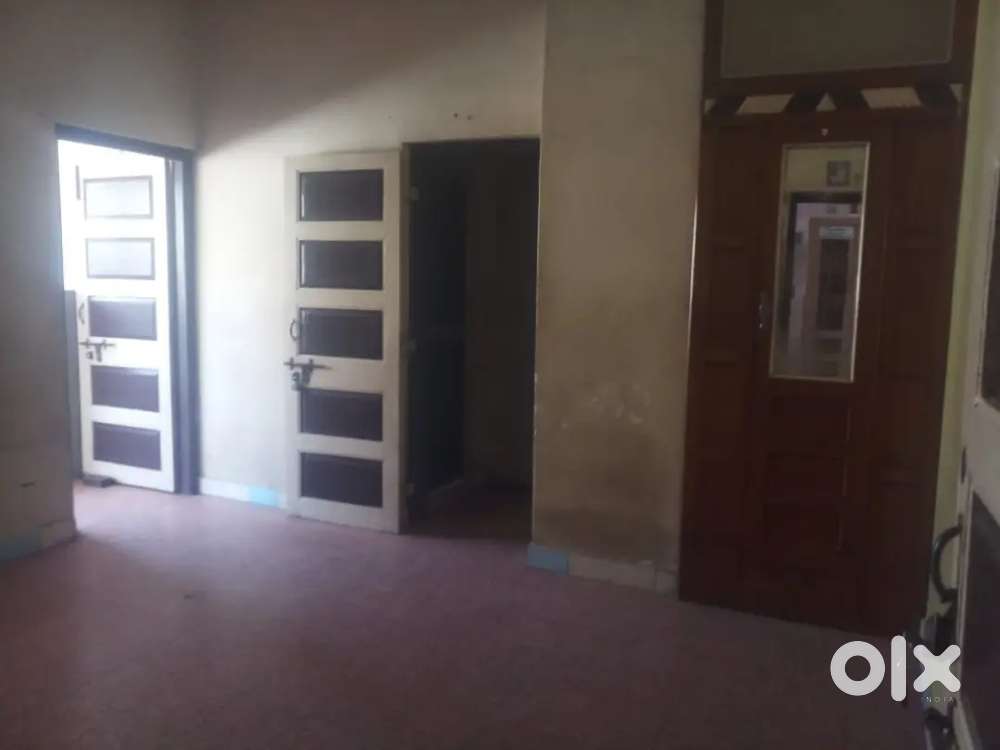 1 BHK ફ્લેટ ભાડે આપવાનો છે.