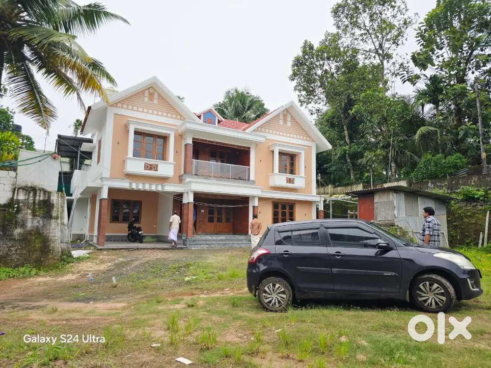 House for sale in chethipuzha Near kristhujyothi school