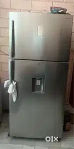 Samsung Fridge with Water Dispenser