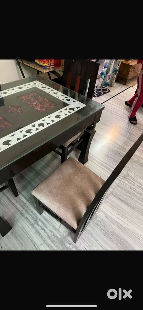 4 seater dining table