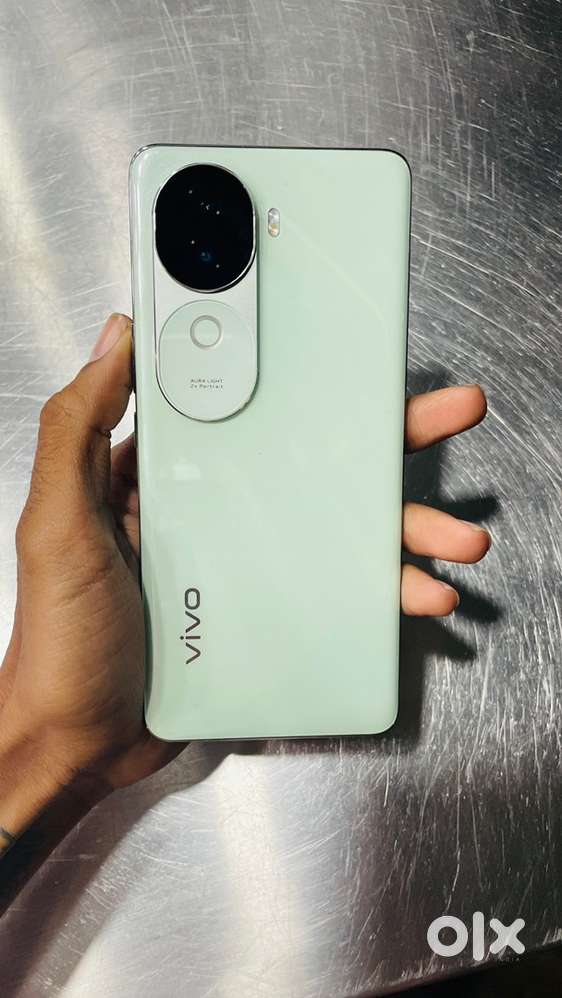 Vivo v40e 6month  OLD