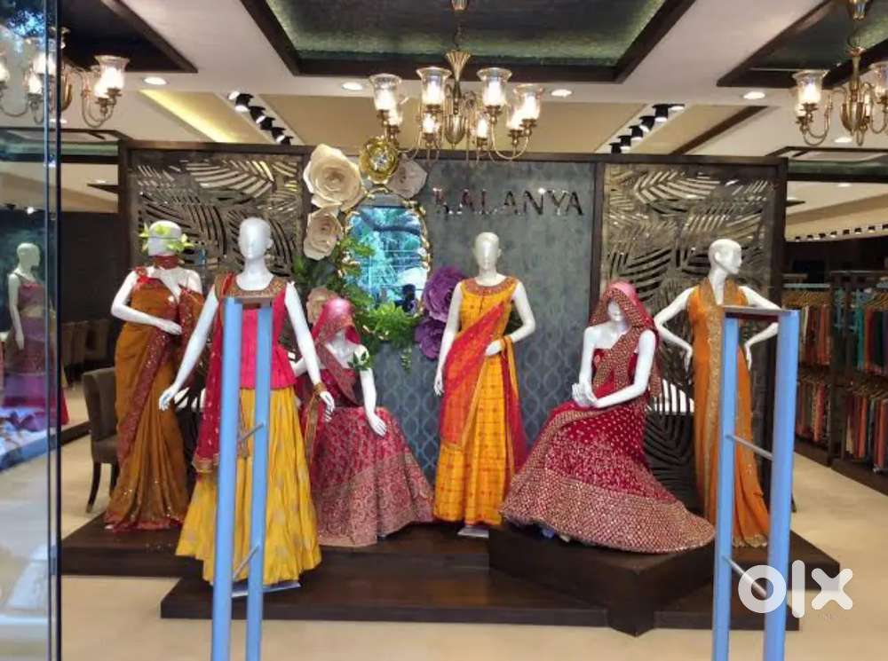 लड़के / लड़कियों की  SAREE SHOWROOM   में आवश्यकता है।.
