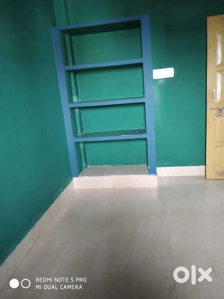 One bedroom latin bathroom suitable for bachelor