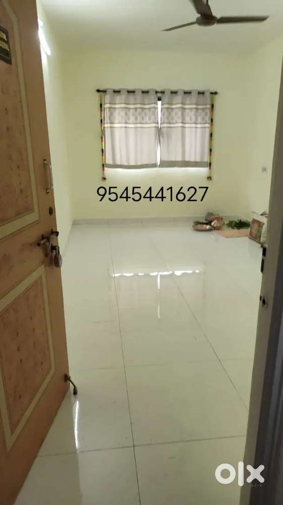 2 BHK 24Hr water, Lift