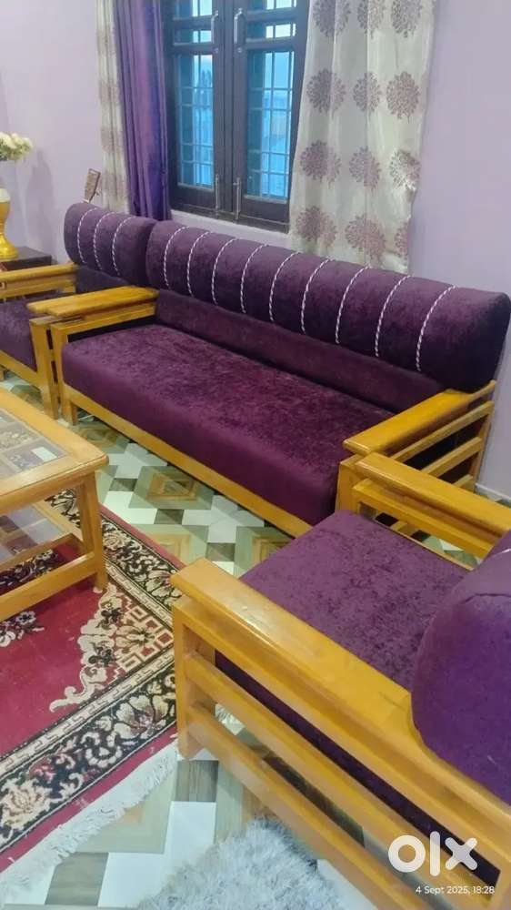 Sofa set with table