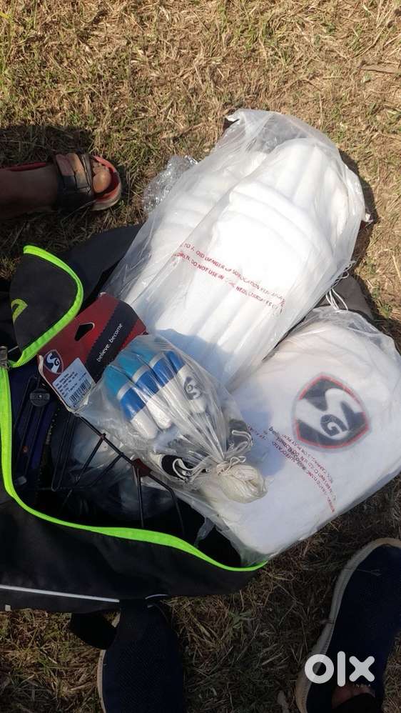 Cricket kit (Bat,gloves,helmet, etc)