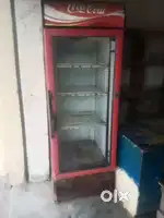 Refrigerator for cold and soft drinks