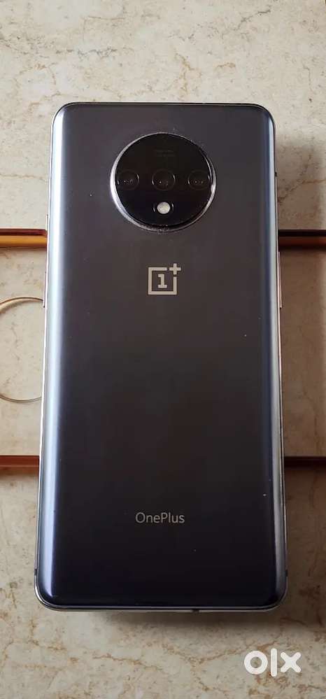 One plus 7t 8gb 128 storage