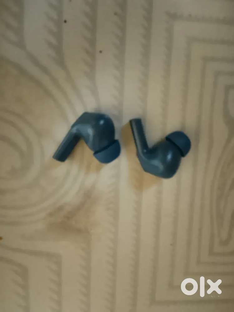Urgent sale of Nu republic earbuds in good Condition