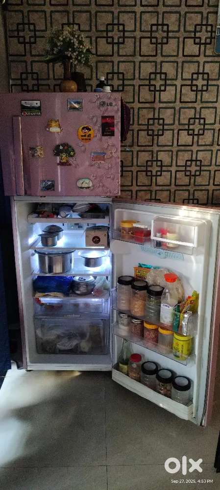 Double door LG fridge 290 ltr in good running condition