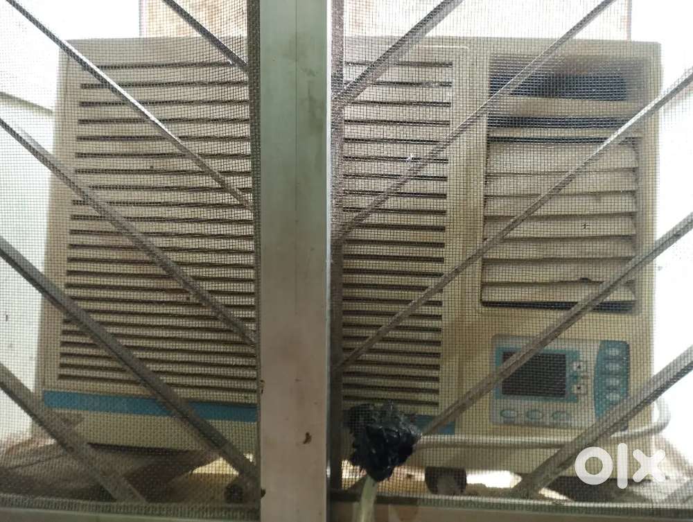 Window AC for sale at 11000    2.5 year old in working condition
