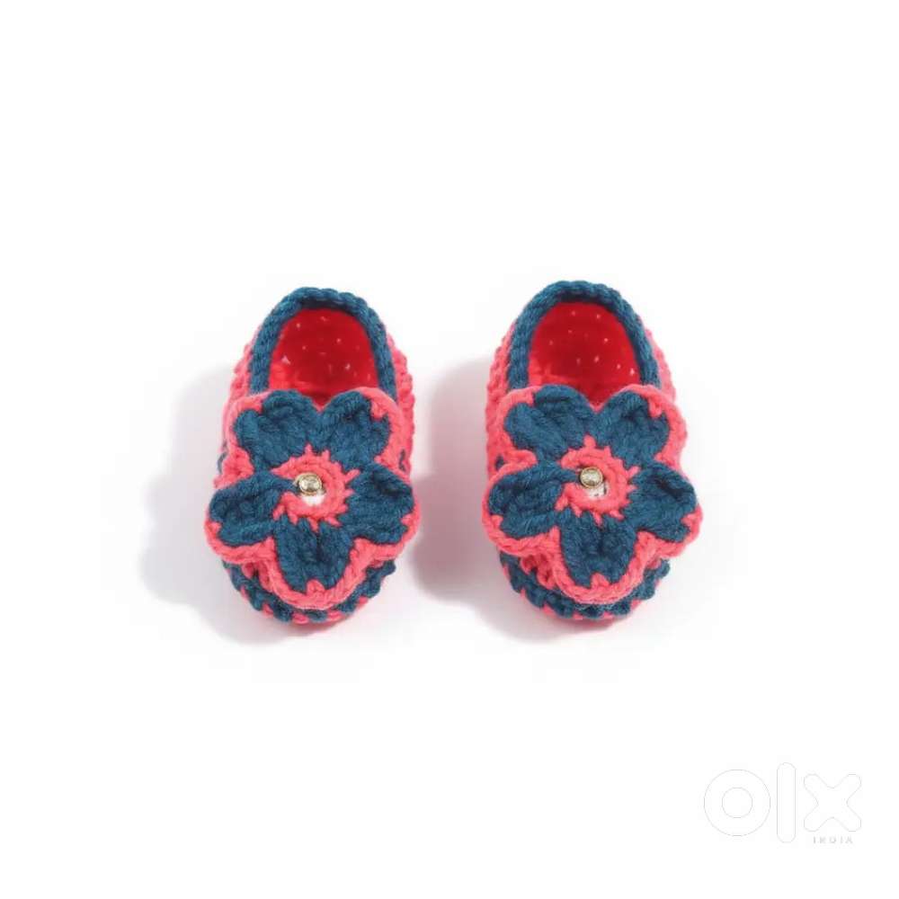 Soft wollen shoes for new born baby.