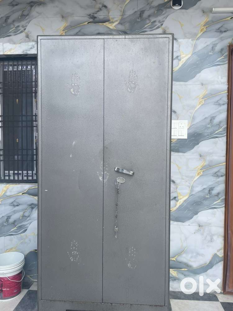 Heavy Iron Beerva – Strong, Spacious & Secure, with Lock & Keys! 12000
