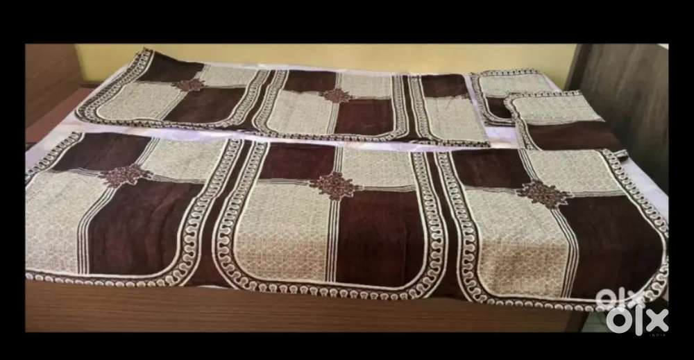 Sofa set spread ( 5+3+1+1) in good condition