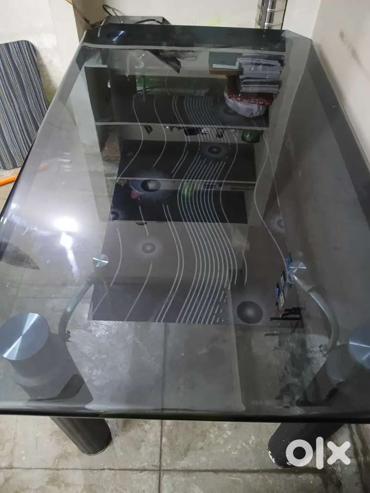 Dining table with 6 chair