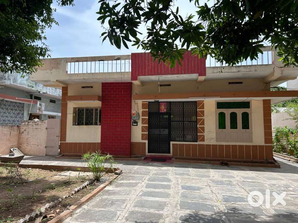 Independent house in 444 sq yds plot for sale in prime locality