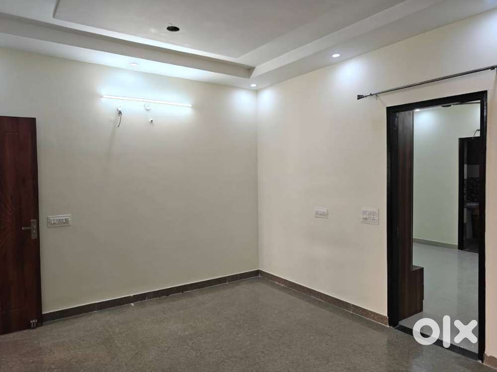 3BHK PLATINUM HOMES 122 GAJ 1ST FLOOR 5500000