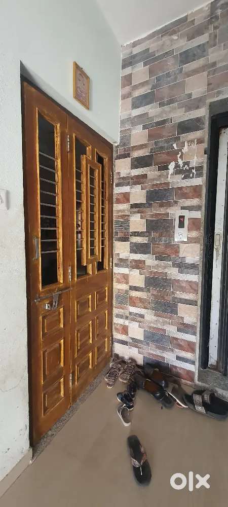 Full pani . Lift service, parking.