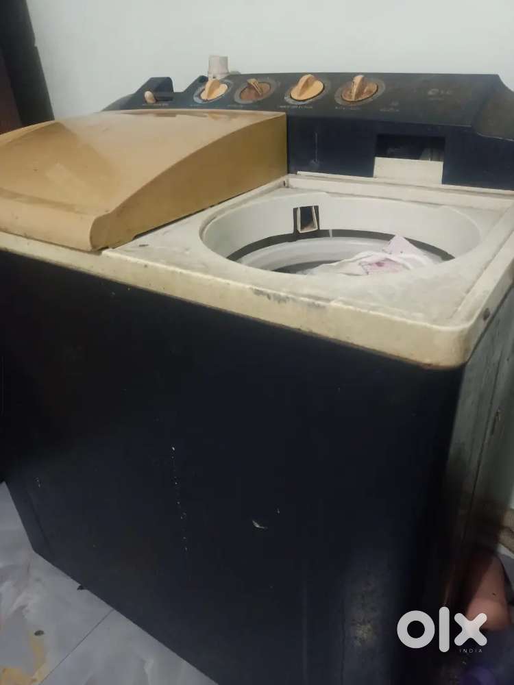 LG Semi Automatic Washing Mach