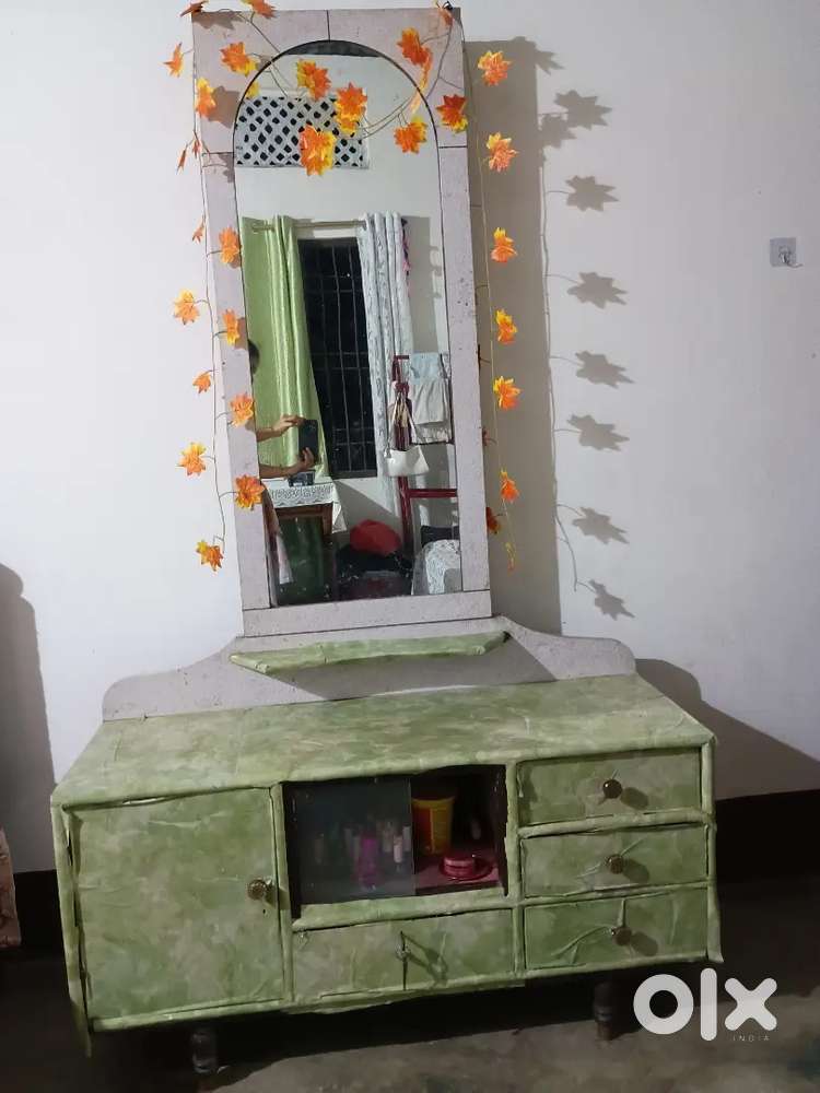 Dressing table