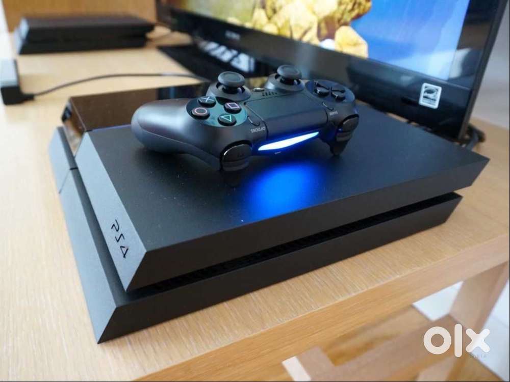 PS4 1TB with controller