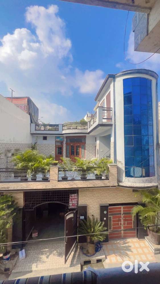 3 floor complete front 20 ft road near muskan hotel (ISBT)