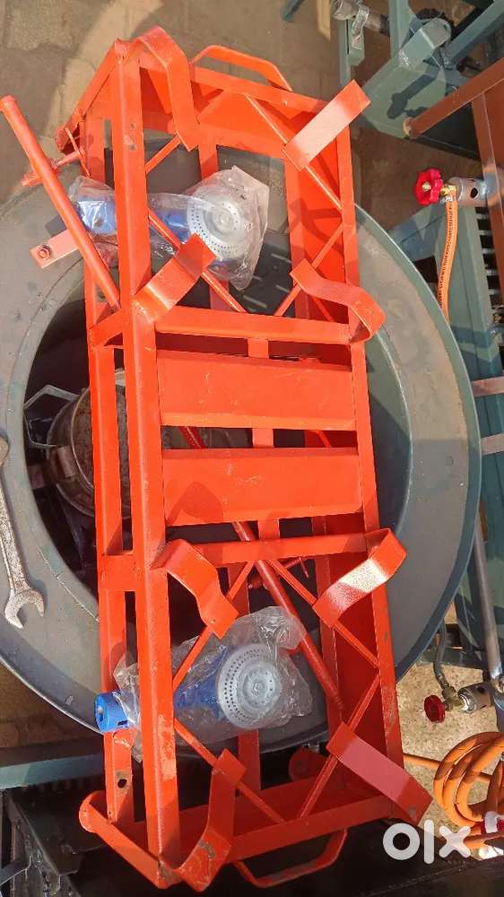 कचोरी समोसा बनाने वाला चाहिए