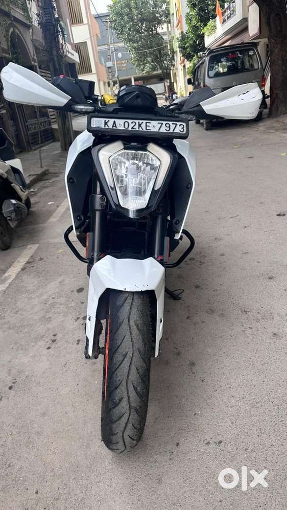 Duke 200 in Good condition. Selling reason. Going to office in cab