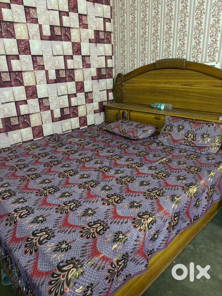 Need roommate (only girl)