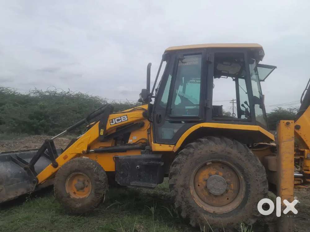 JCB backloader 75 HP single owner 2021 model proper company service