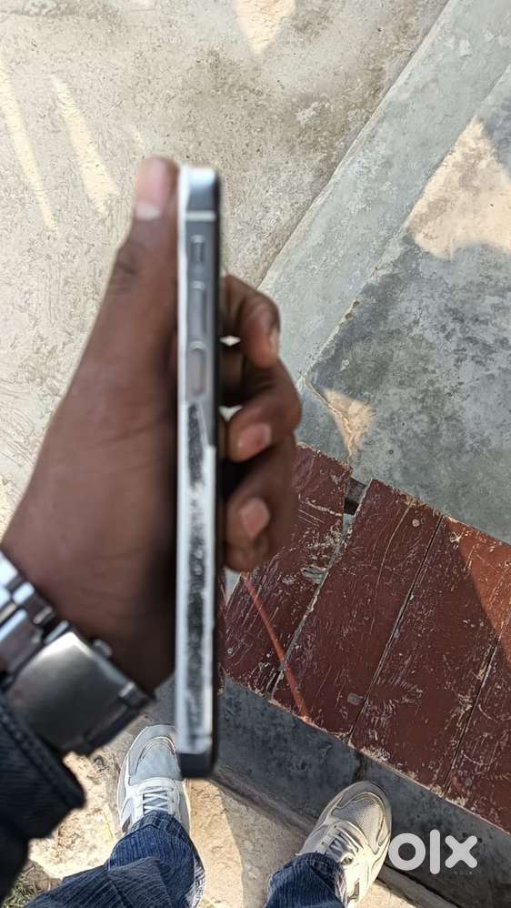 I phone x hai 12 pro canbord hai display change battery change