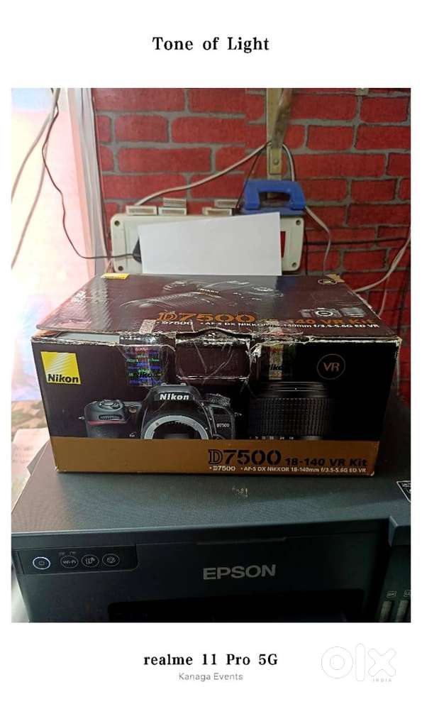NIKON 7500D CAMERA