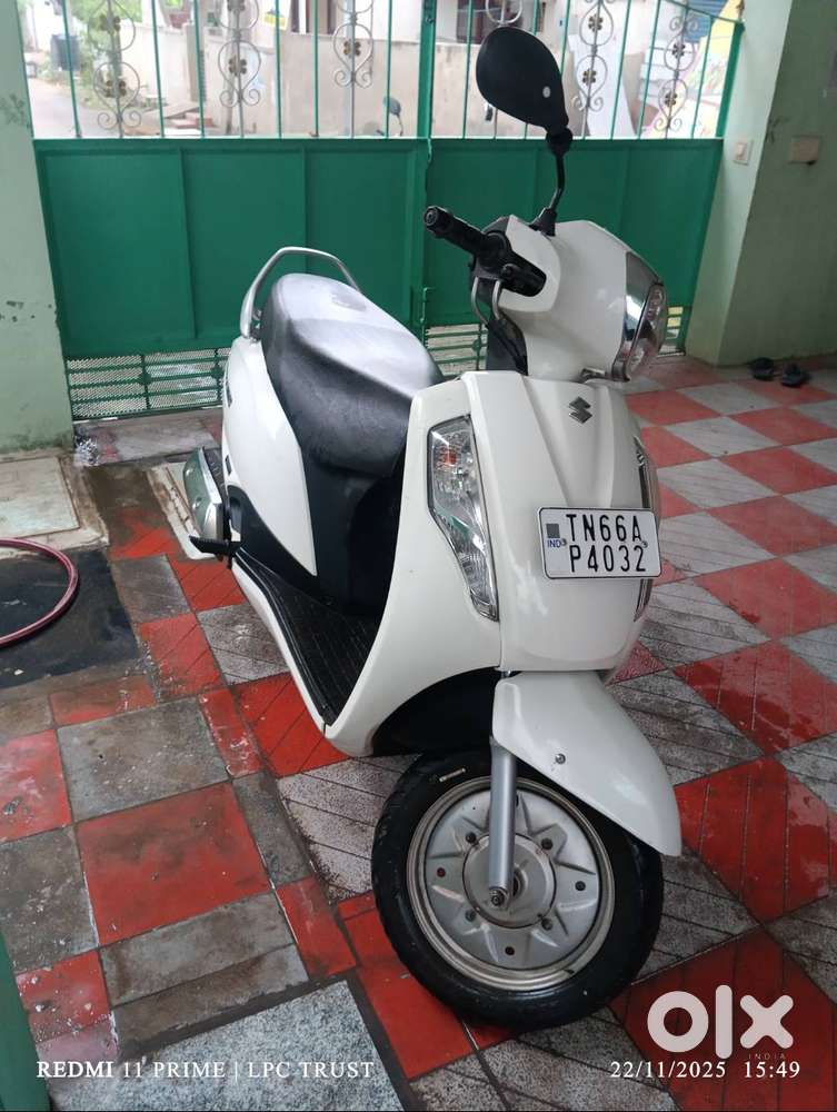 Suzuki Access 125 white