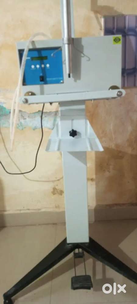 Liquid filling machine