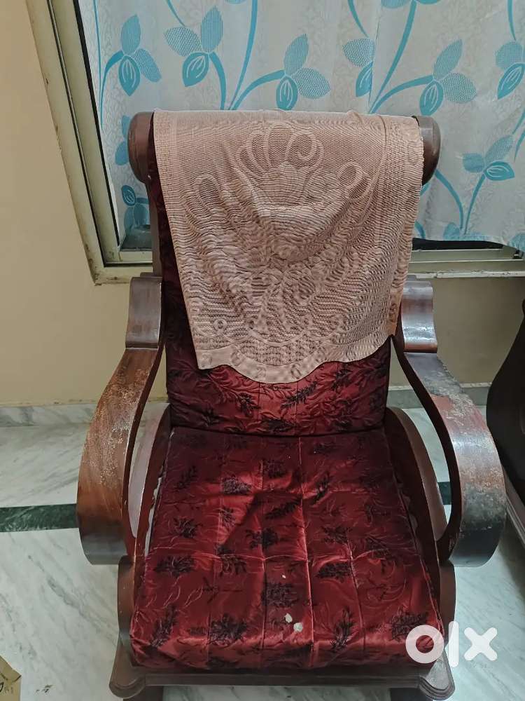 Individual chair 2 pieces for total 1000 rupees