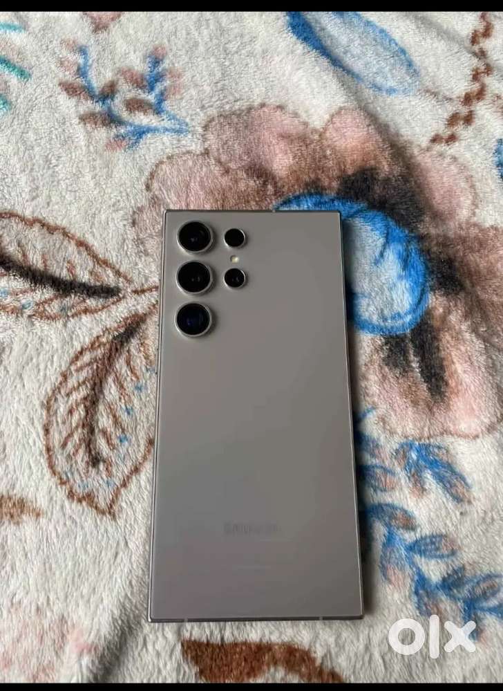 Selling my 6 month old Samsung s24ultra gray colour need urgent money